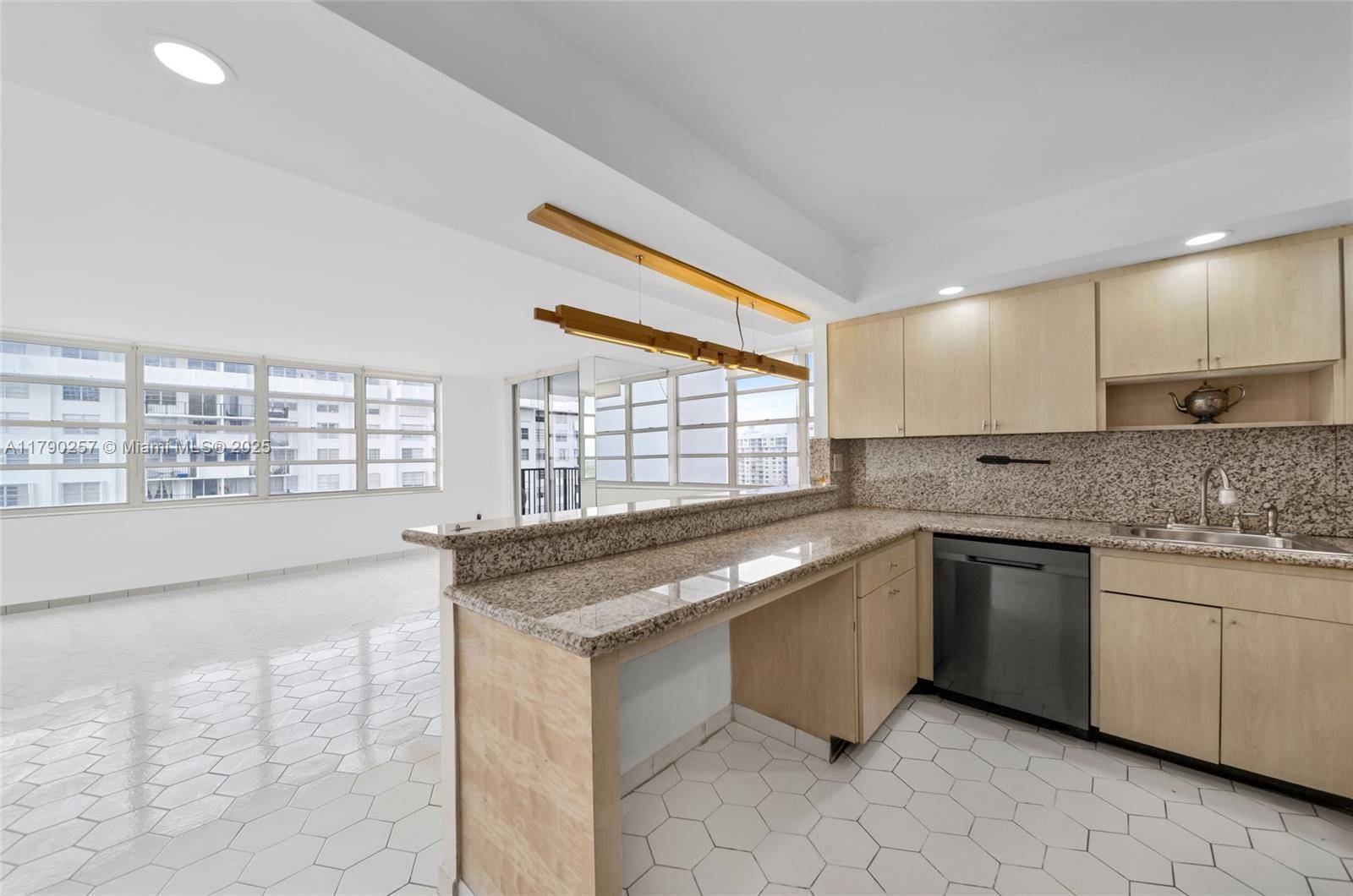 Aventura, FL 33160,2750 NE 183rd St #1909