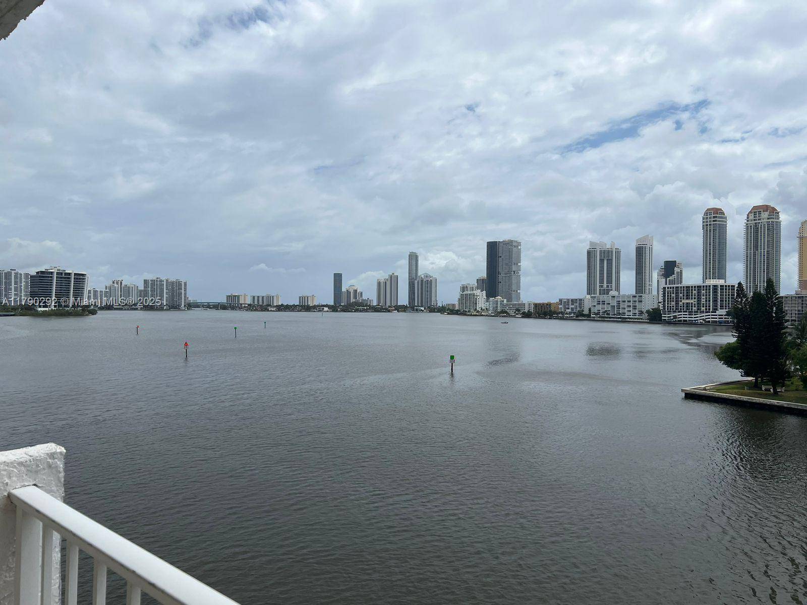 North Miami Beach, FL 33160,4000 NE 170th St #604