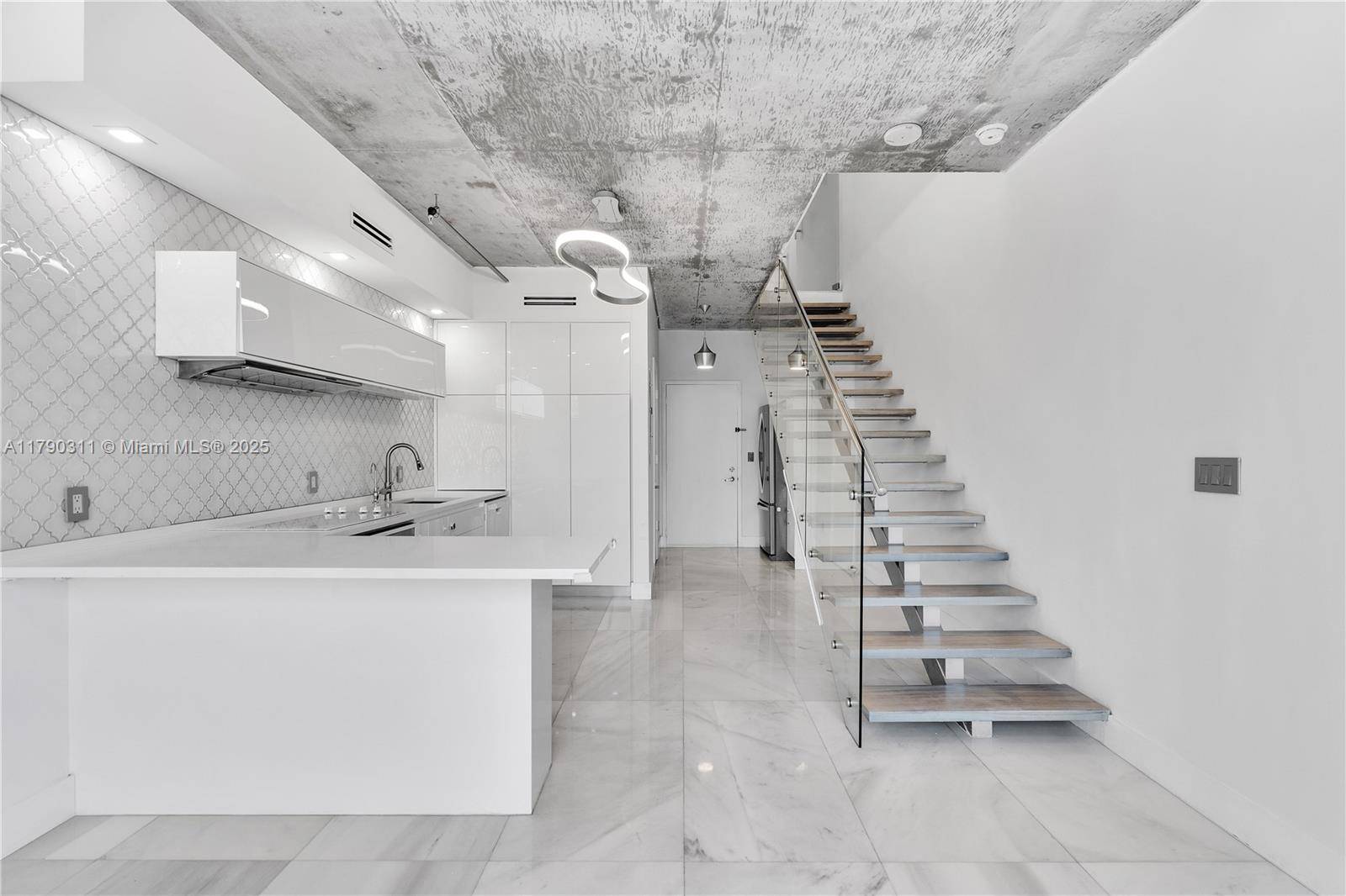 Miami, FL 33130,690 SW 1st Ct #2124