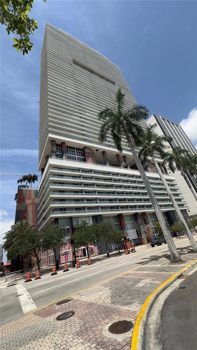 Miami, FL 33132,50 Biscayne Blvd #812