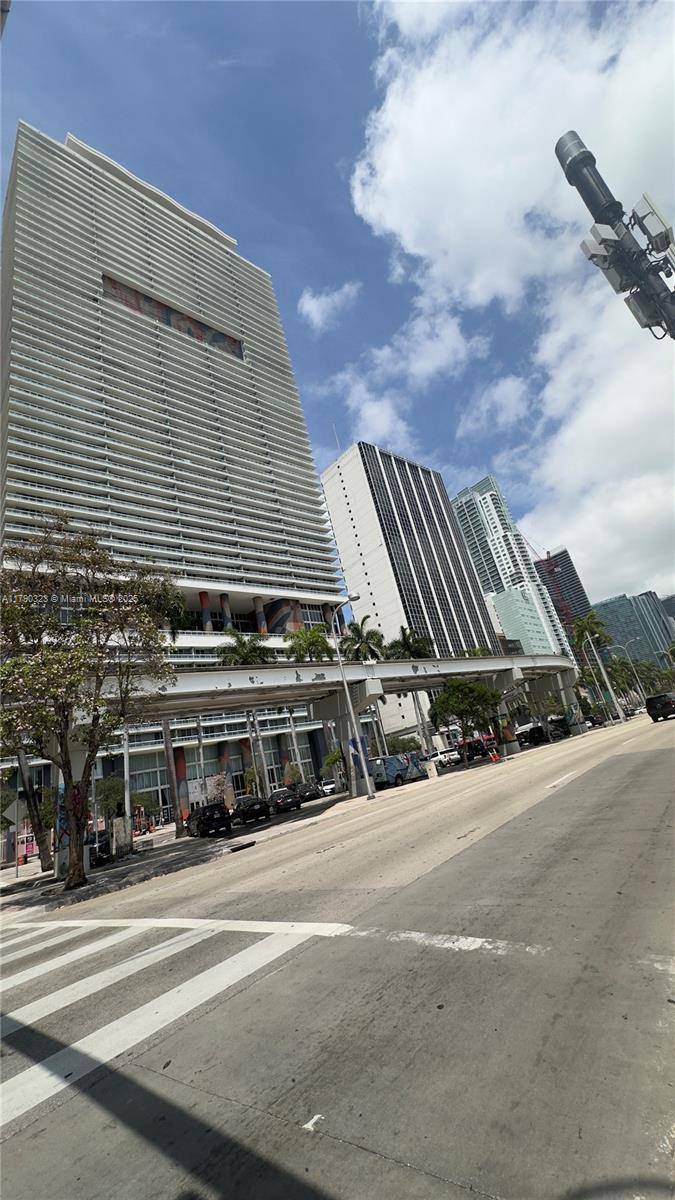 Miami, FL 33132,50 Biscayne Blvd #812