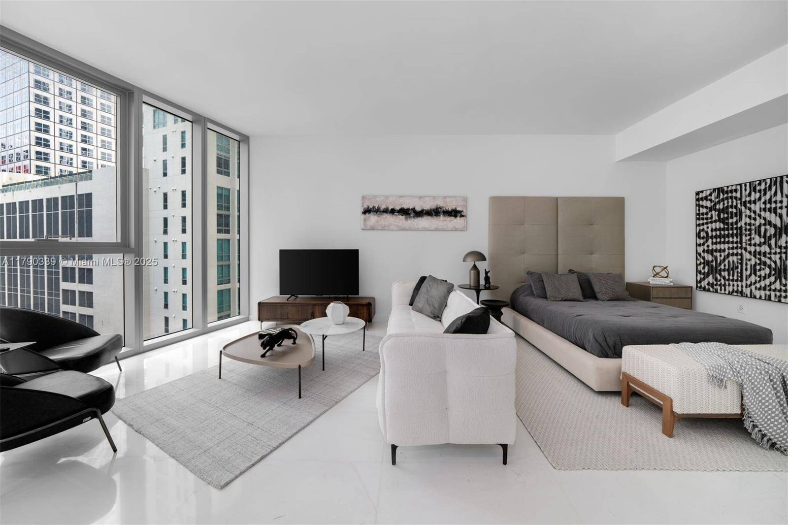 Miami, FL 33131,300 Biscayne Blvd Way #1005