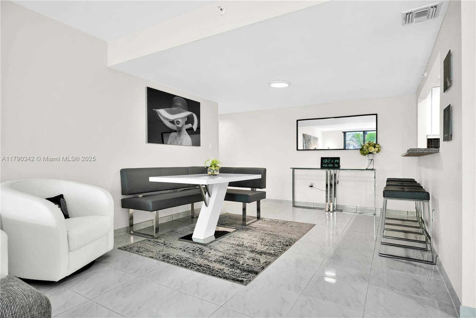Miami Beach, FL 33139,1623 Collins Ave #609