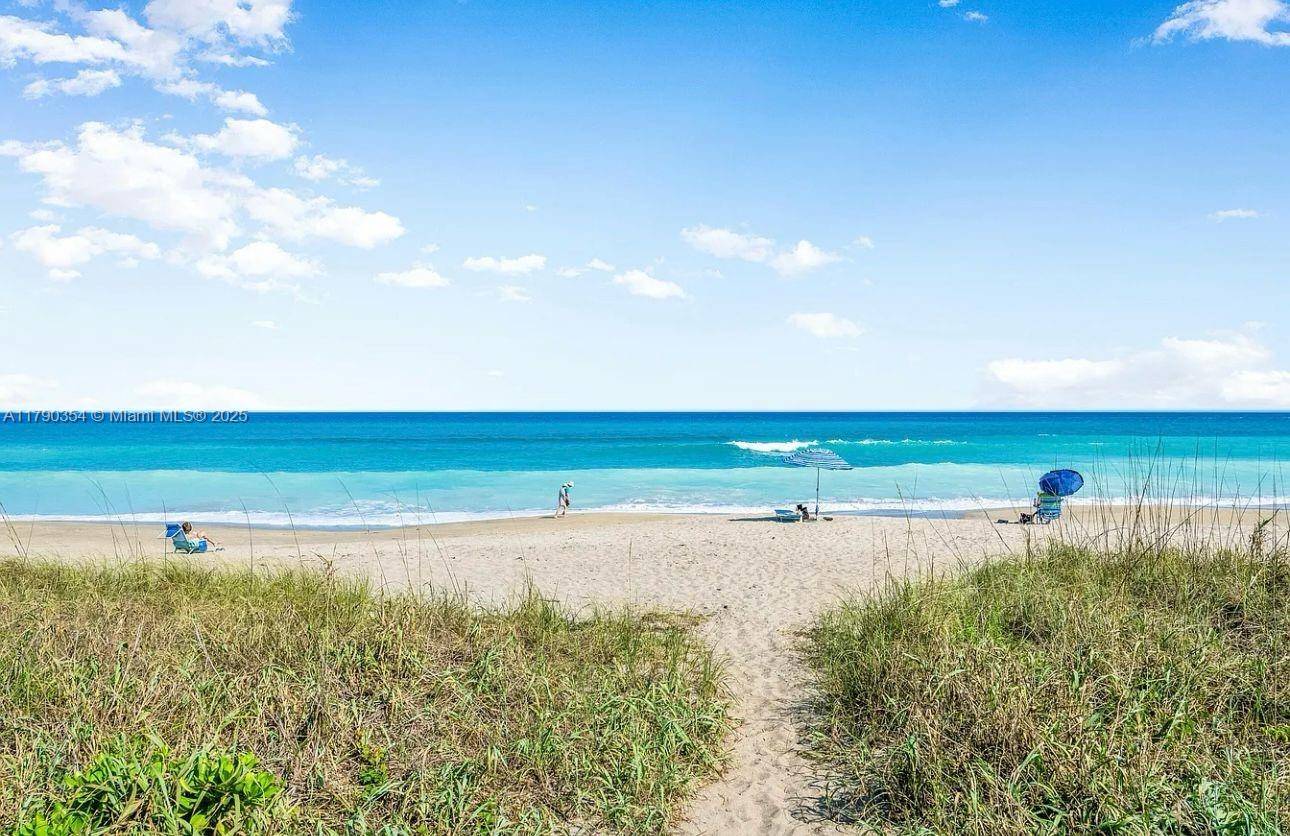 Jensen Beach, FL 34957,10044 S Ocean Dr #105