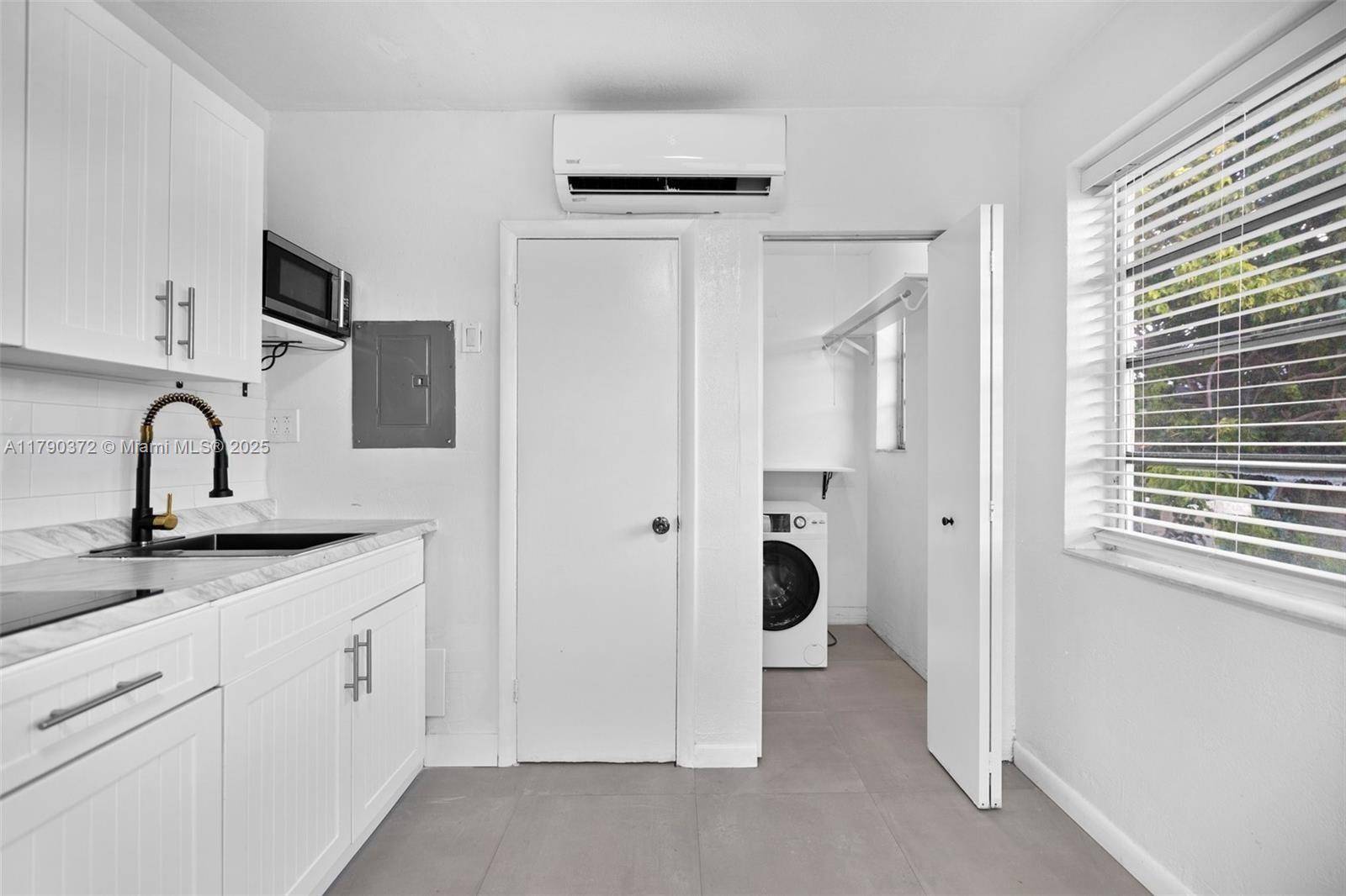 Miami Beach, FL 33140,2822 Pine Tree Dr