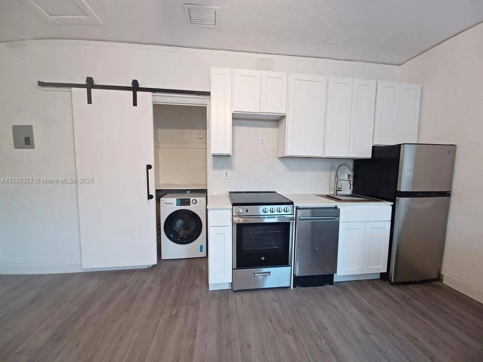 Miami Beach, FL 33140,2822 Pine Tree Dr