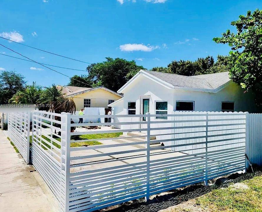 Miami, FL 33142,1945 NW 51 st Ter