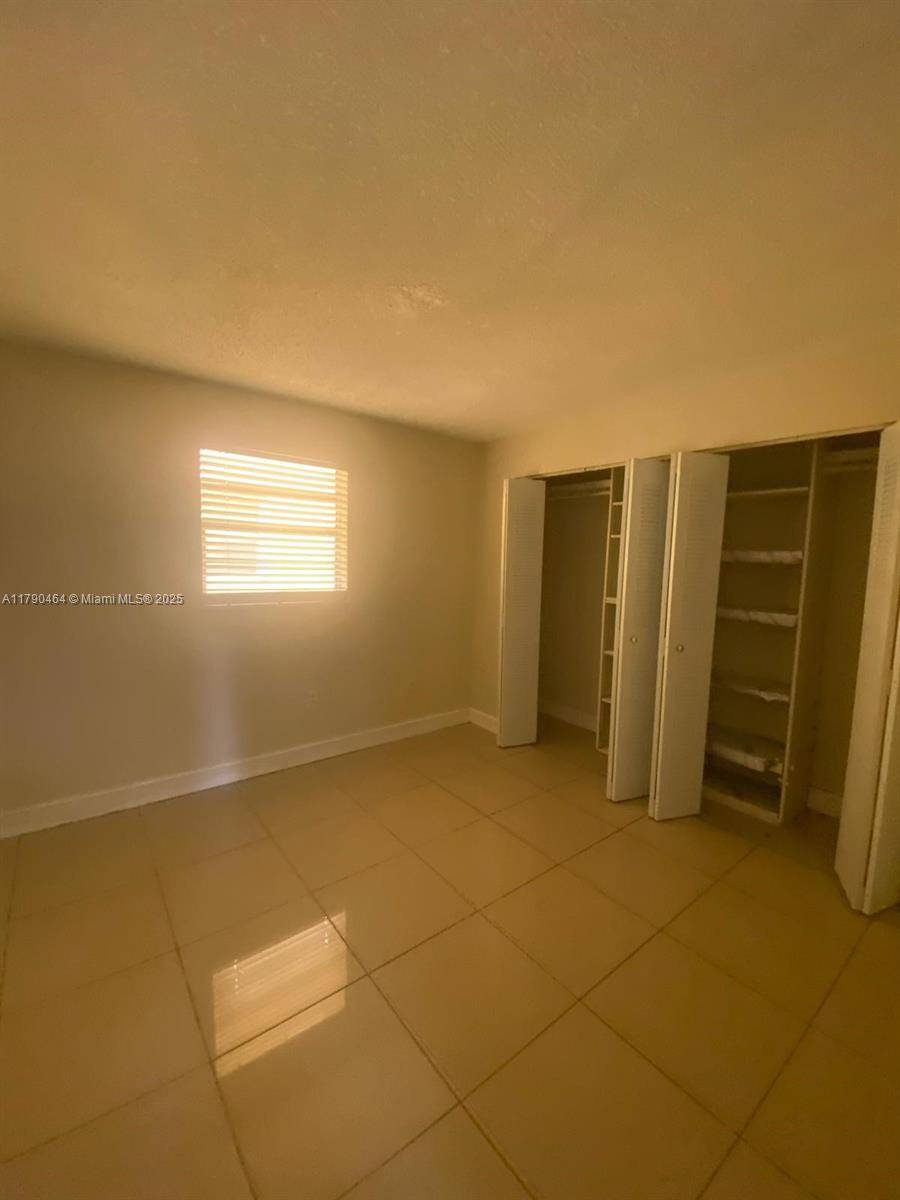 Hialeah, FL 33012,1555 W 44th Pl #218