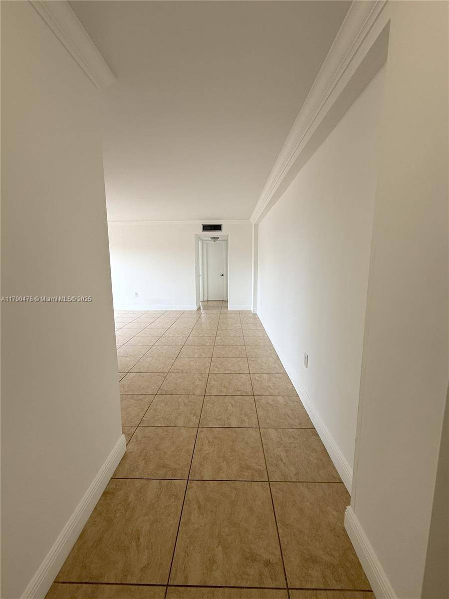 Coral Gables, FL 33134,22 Salamanca Ave #402
