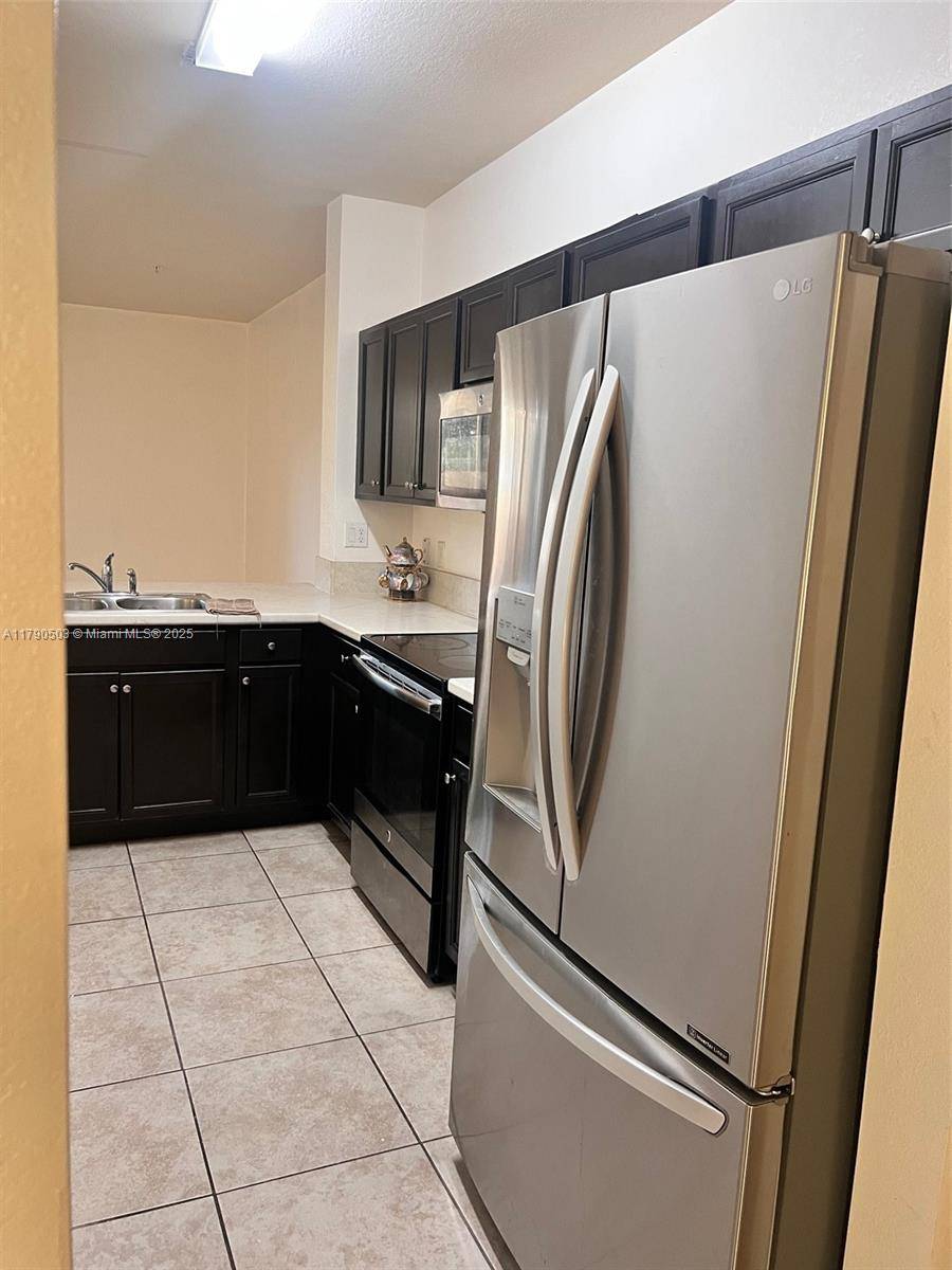 Homestead, FL 33033,112 SE 28th Ter #4