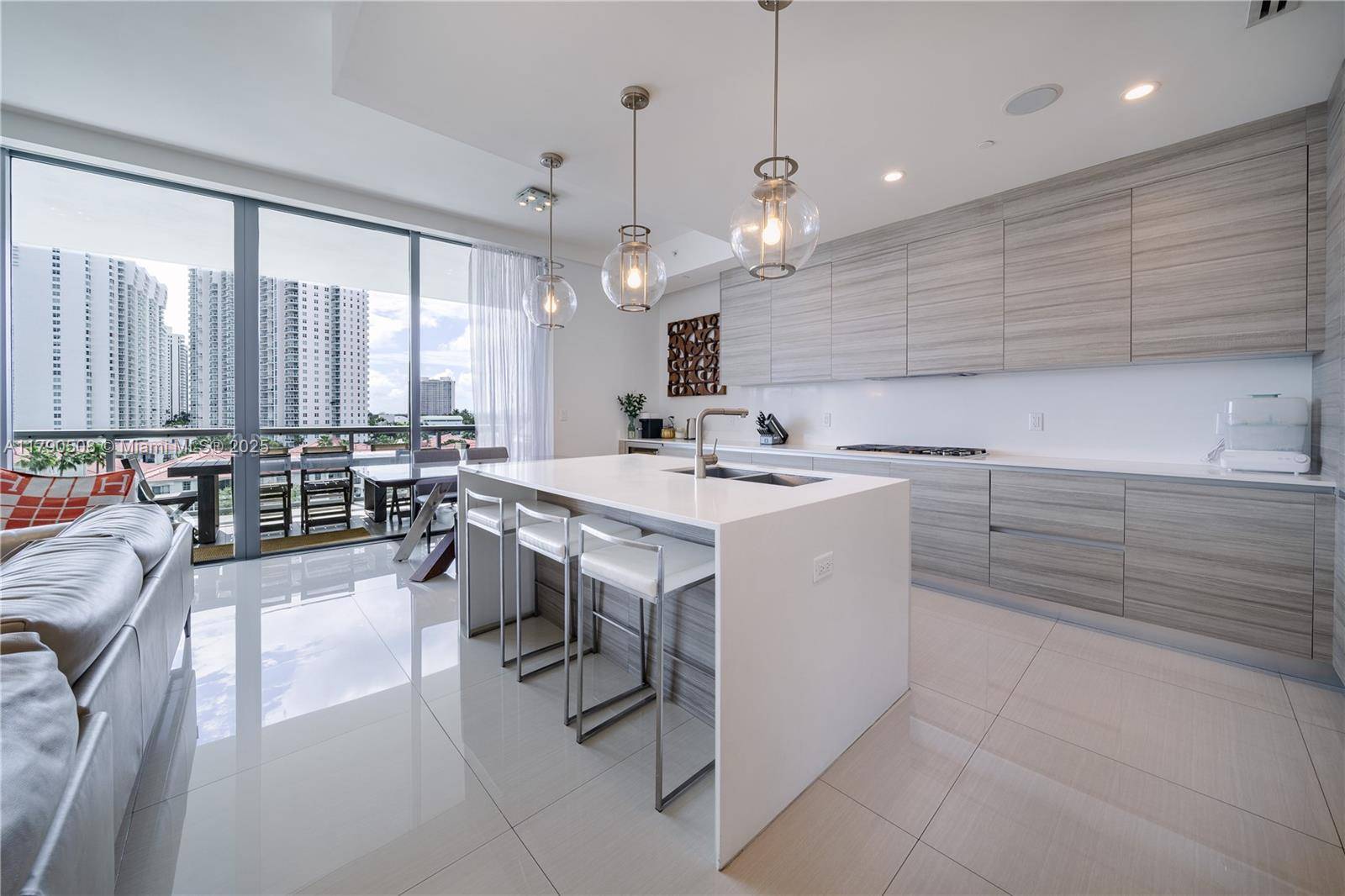Aventura, FL 33180,3250 NE 188th St #606