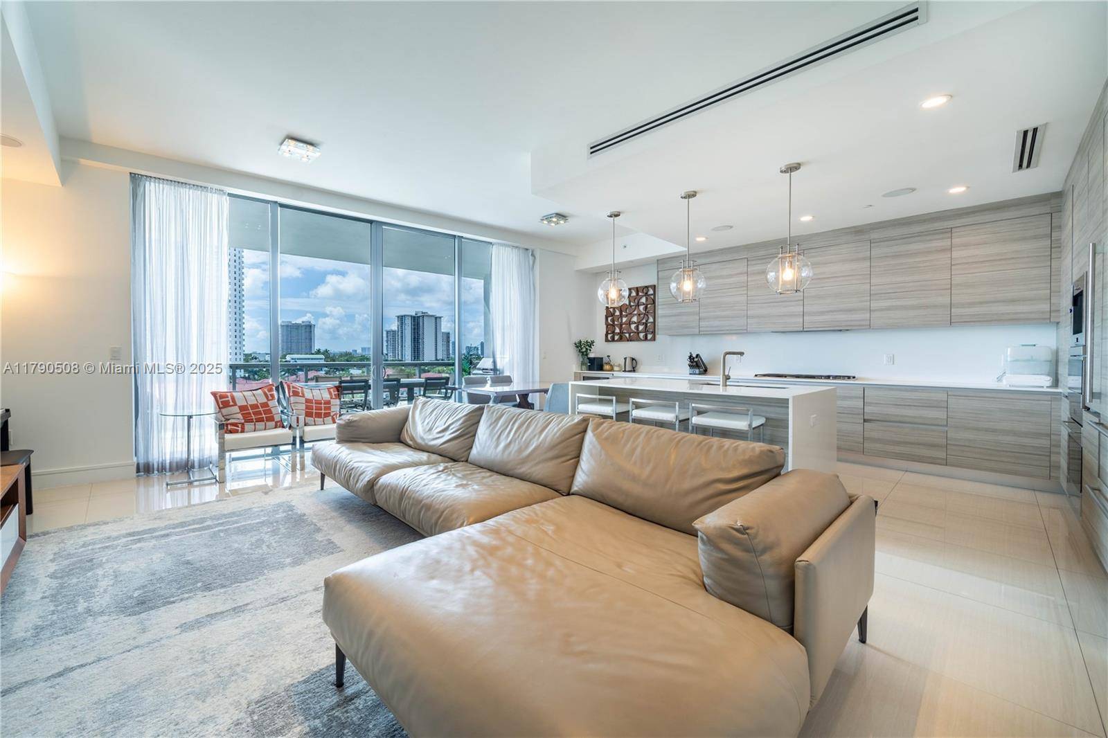 Aventura, FL 33180,3250 NE 188th St #606