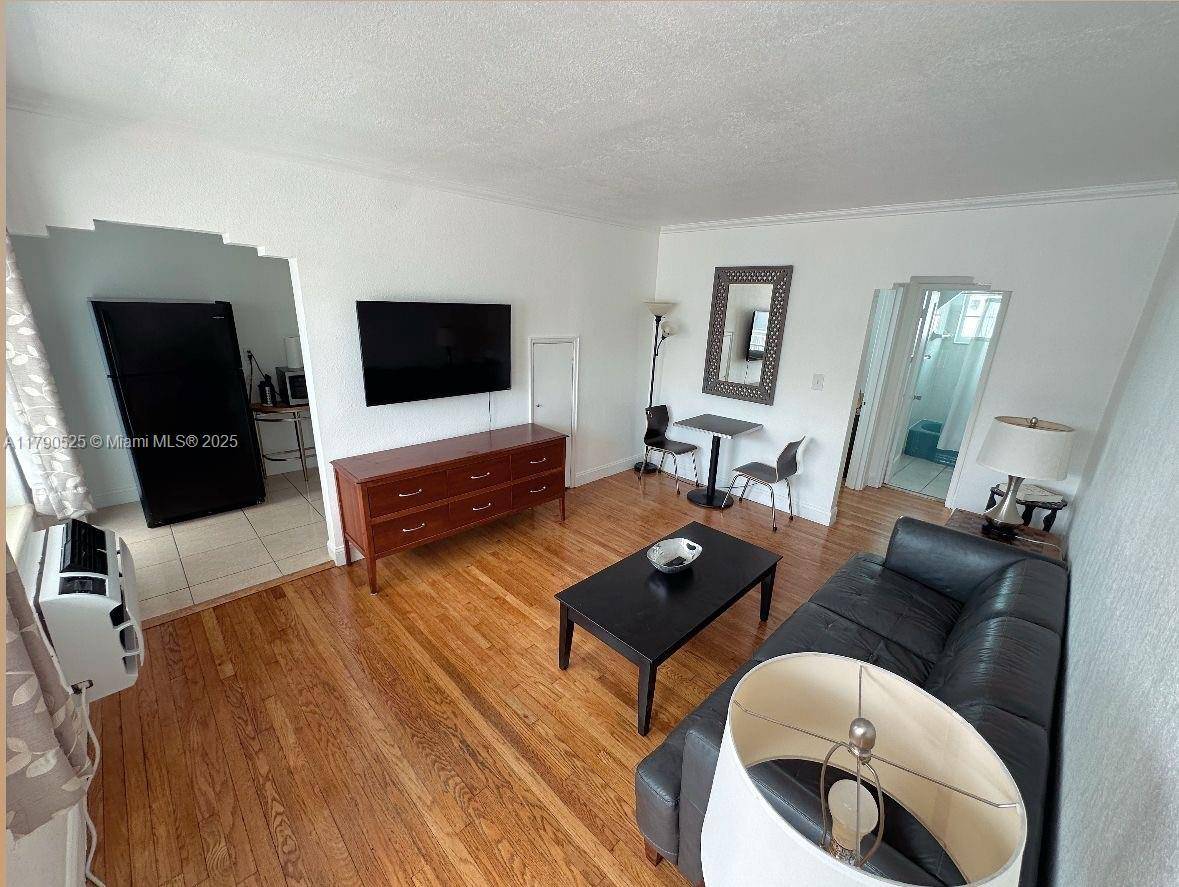 Miami Beach, FL 33141,7445 Harding Ave #213