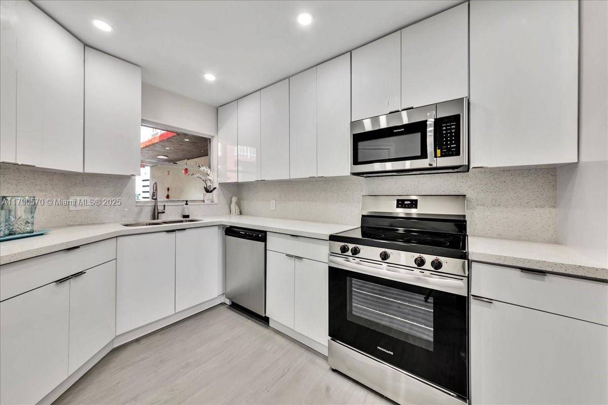 Hialeah, FL 33012,1750 W 46th St #433