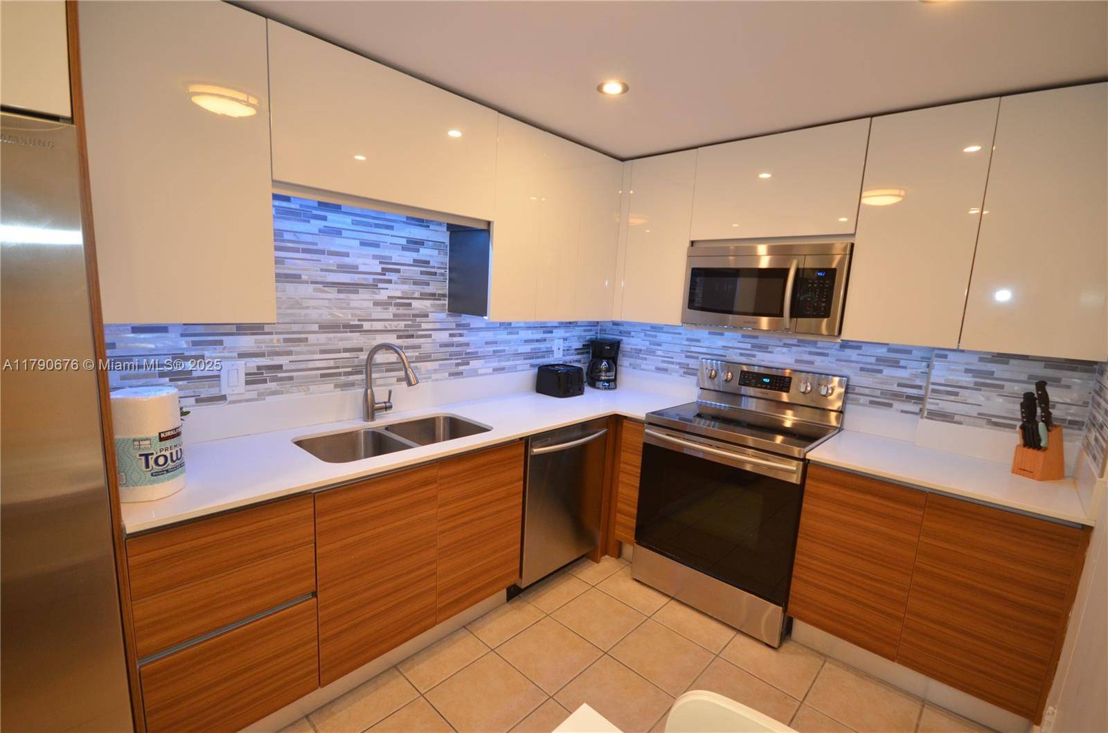 Hollywood, FL 33019,3801 S Ocean Dr #1D