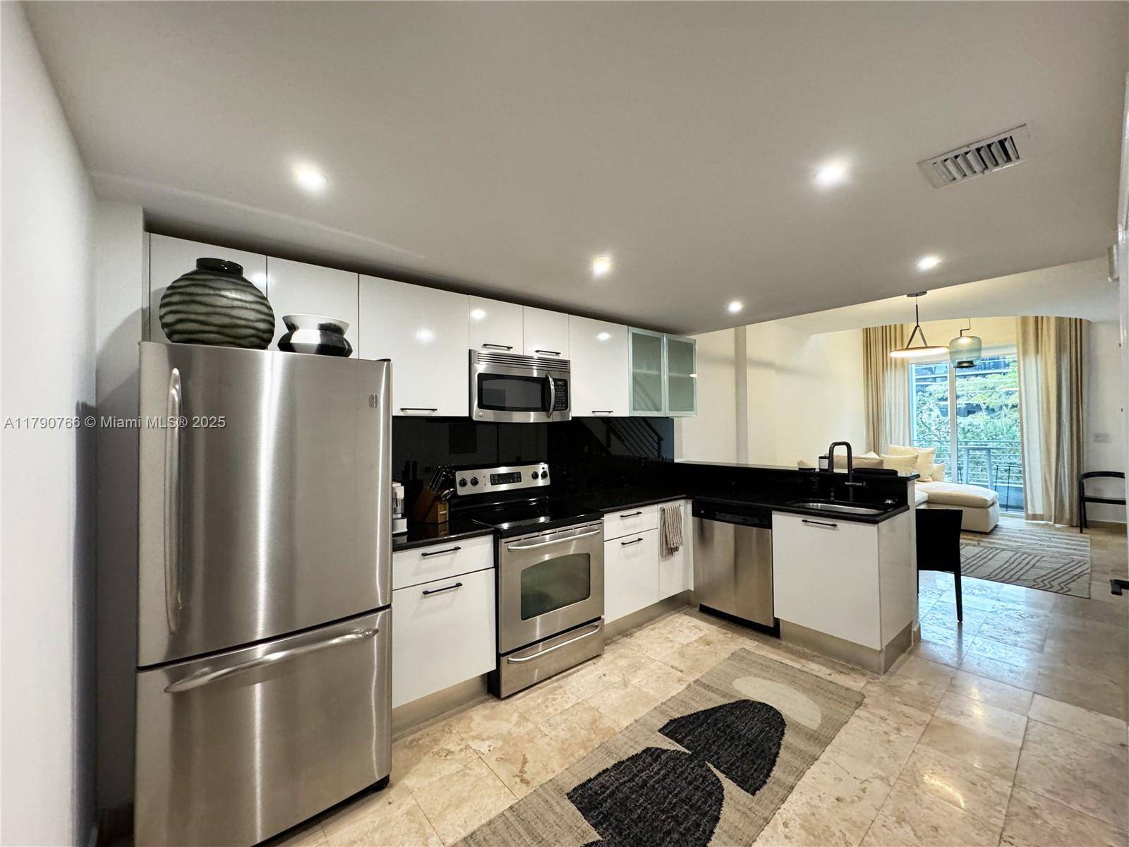 Miami, FL 33133,3339 Virginia St #327