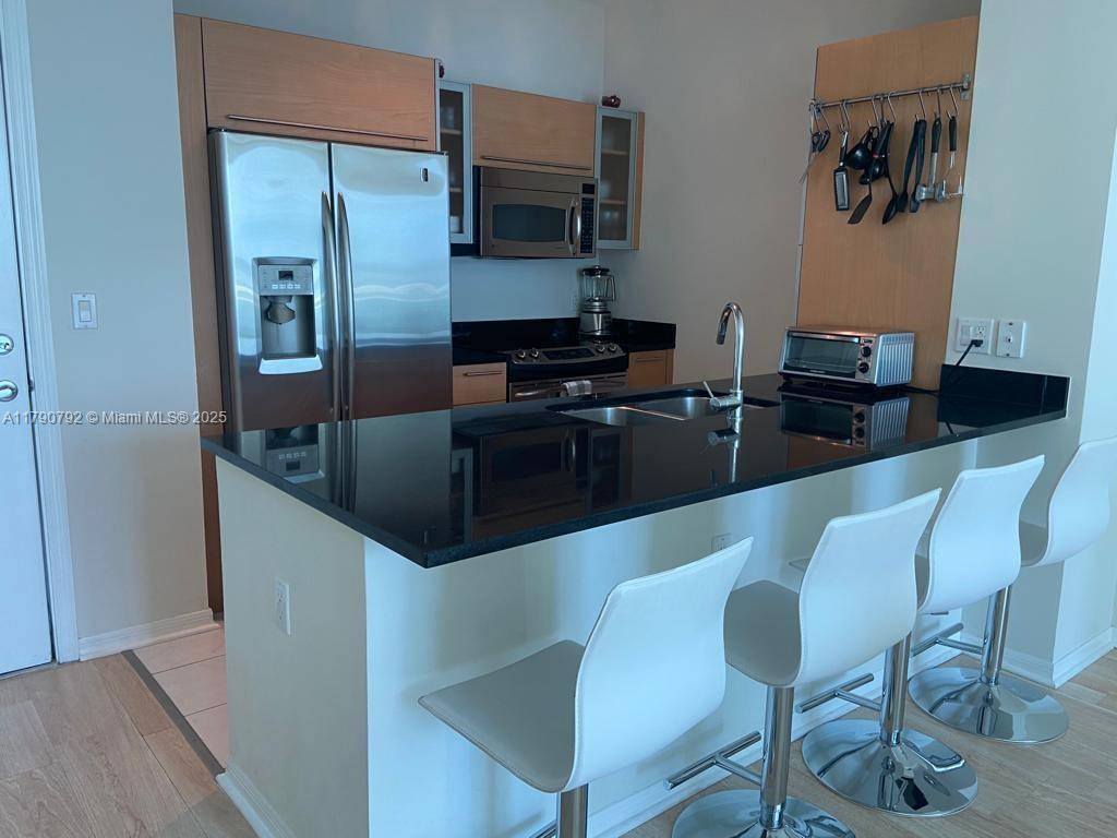 Miami, FL 33131,950 Brickell Bay Dr #1903