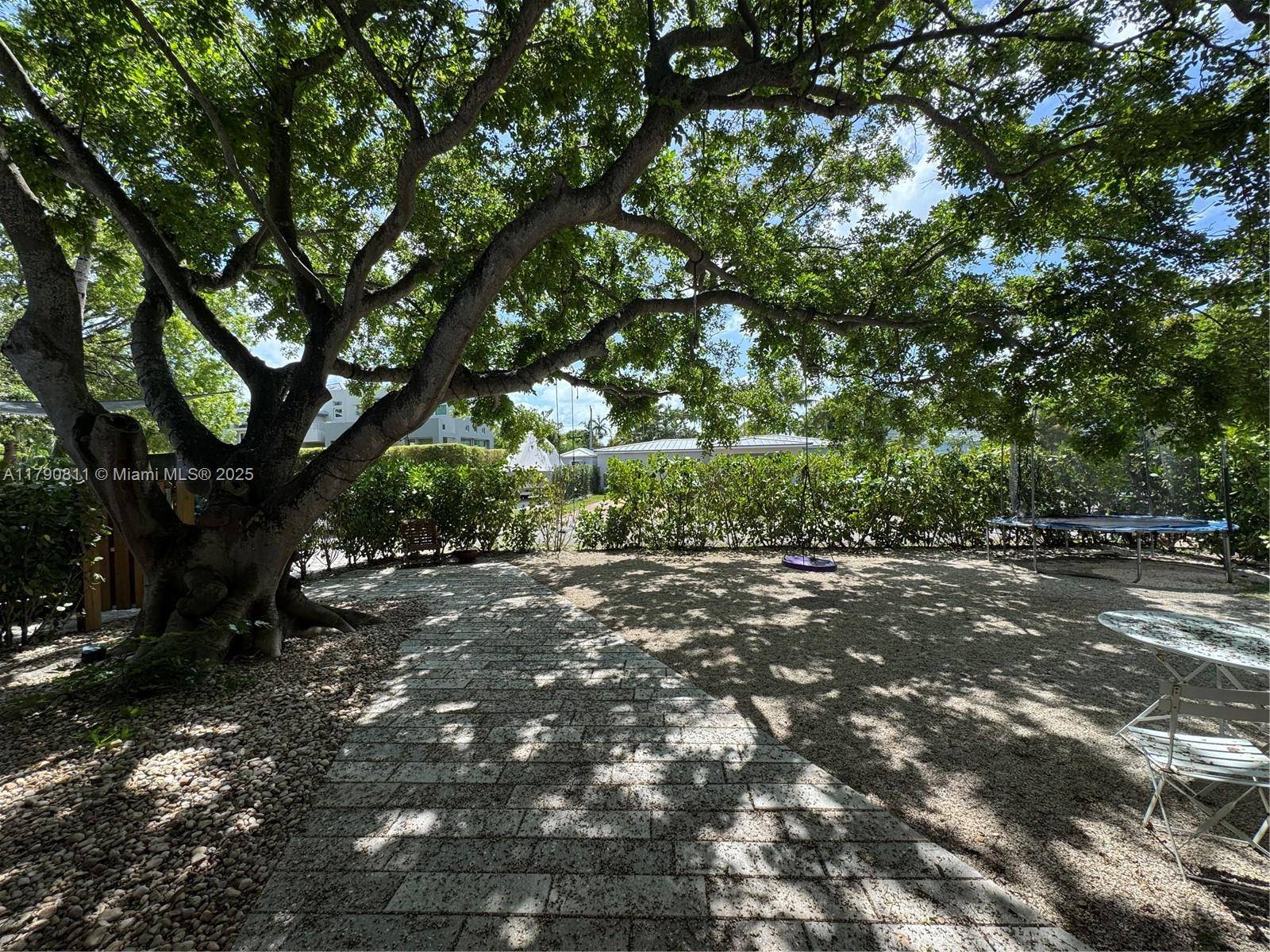 Key Biscayne, FL 33149,365 W Ridgewood Rd