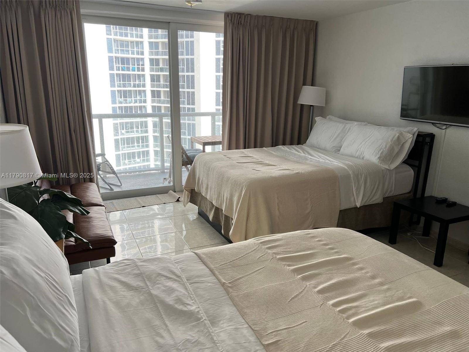 Sunny Isles Beach, FL 33160,19201 Collins Ave #1025