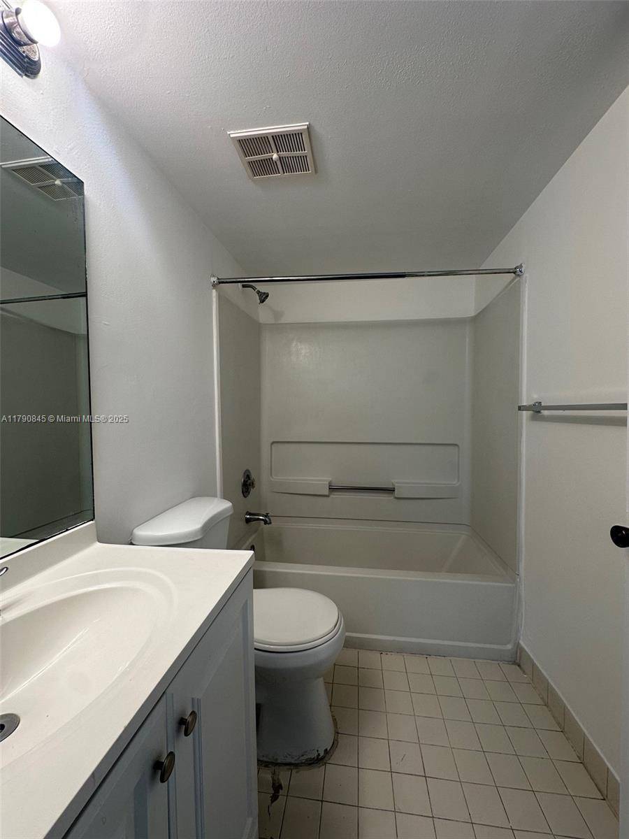 Hialeah, FL 33015,7125 NW 186th St #B208
