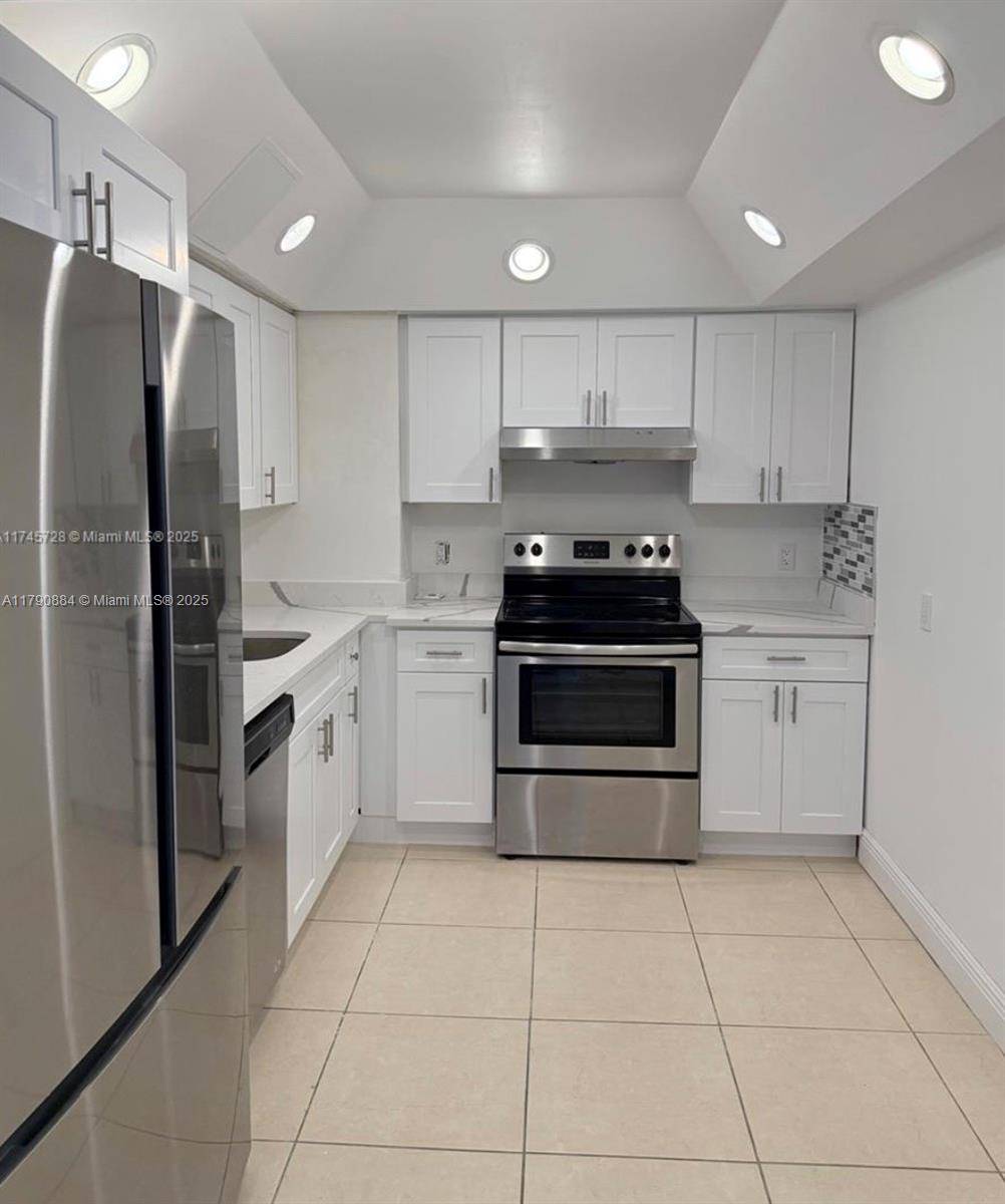 Sunny Isles Beach, FL 33160,100 Bayview Dr #903