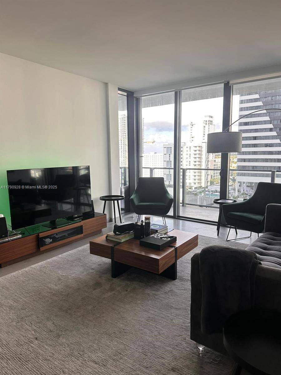 Miami, FL 33130,88 SW 7th St #810