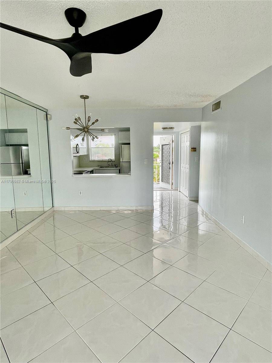Sunrise, FL 33322,8280 Sunrise Lakes Blvd #307