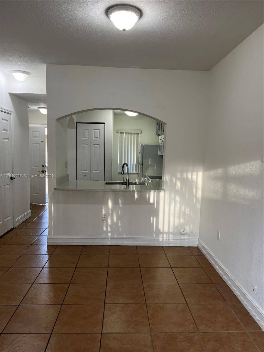Miami, FL 33126,7985 NW 8th St #110A