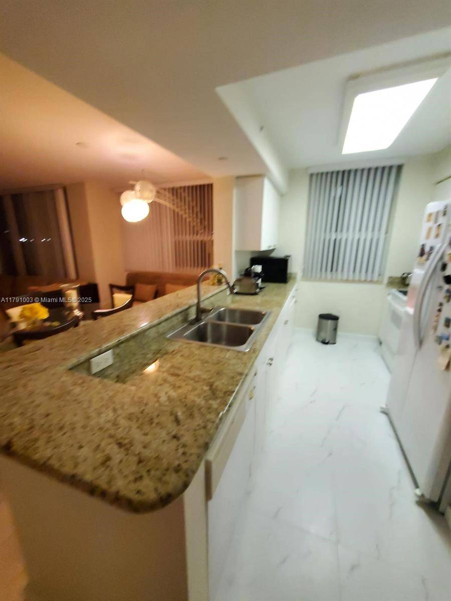 Aventura, FL 33180,19501 W Country Club Dr #509