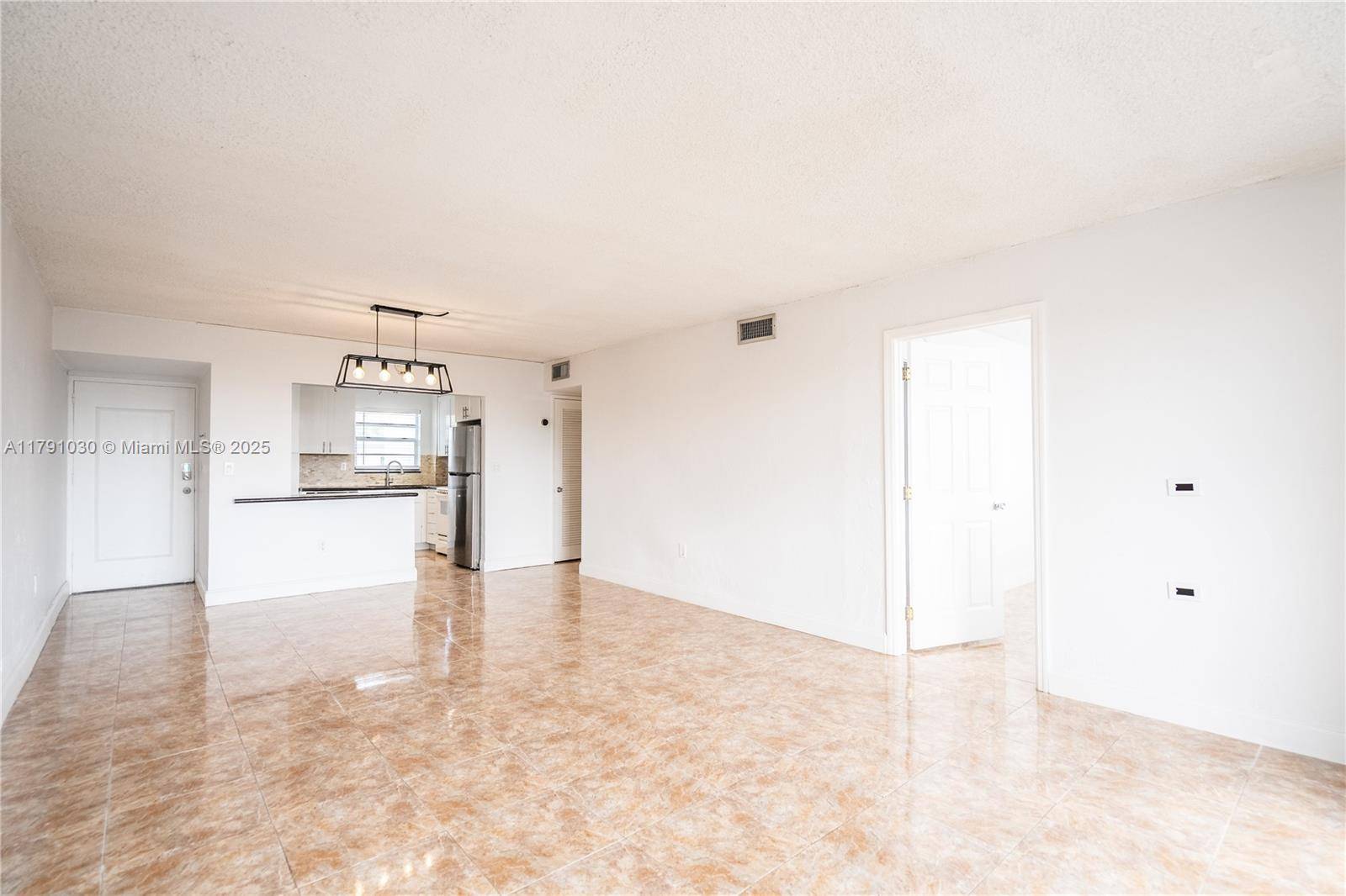 Miami Beach, FL 33141,7850 Byron Ave #207