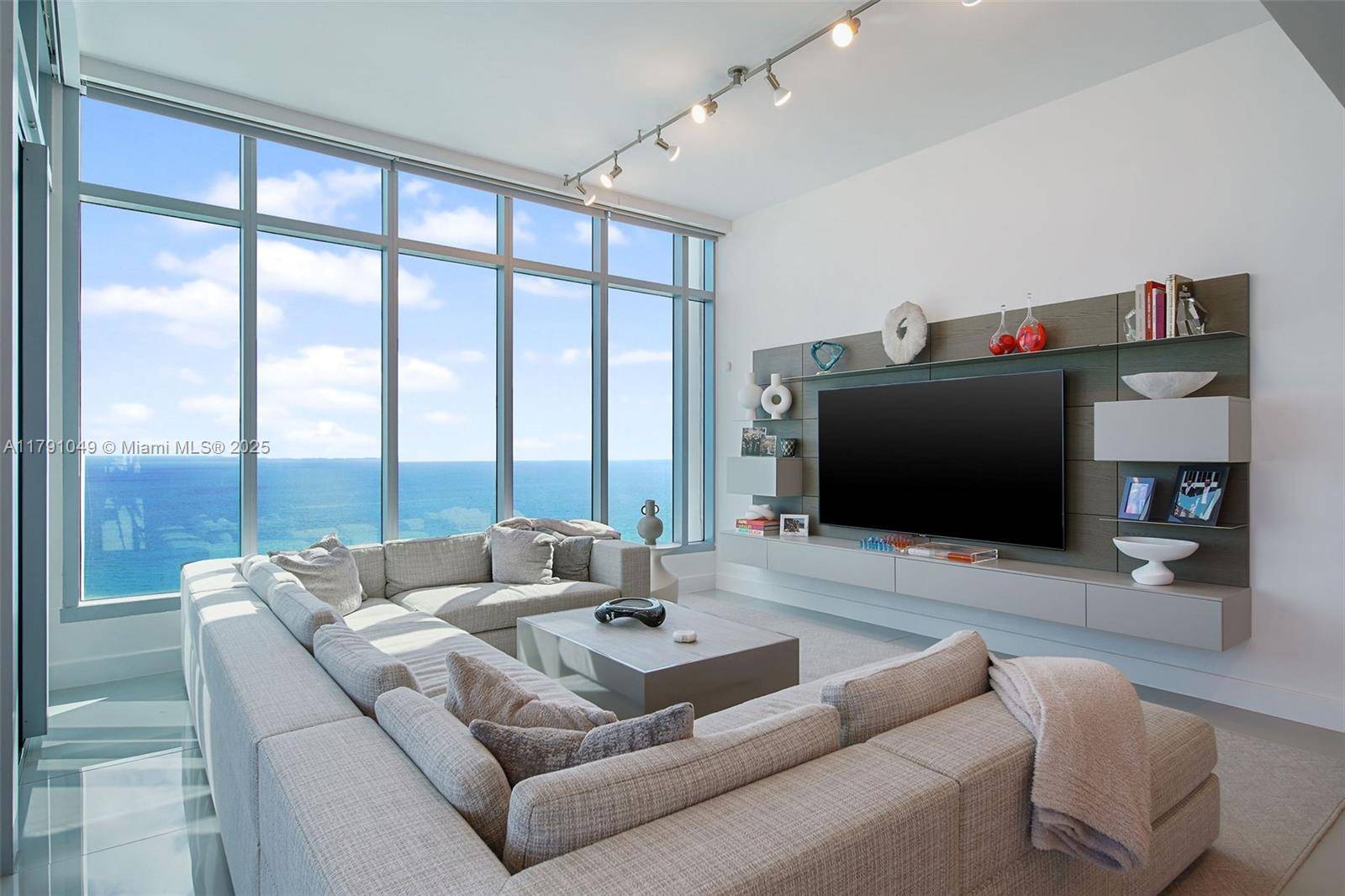 Miami Beach, FL 33141,6899 Collins Ave #3504