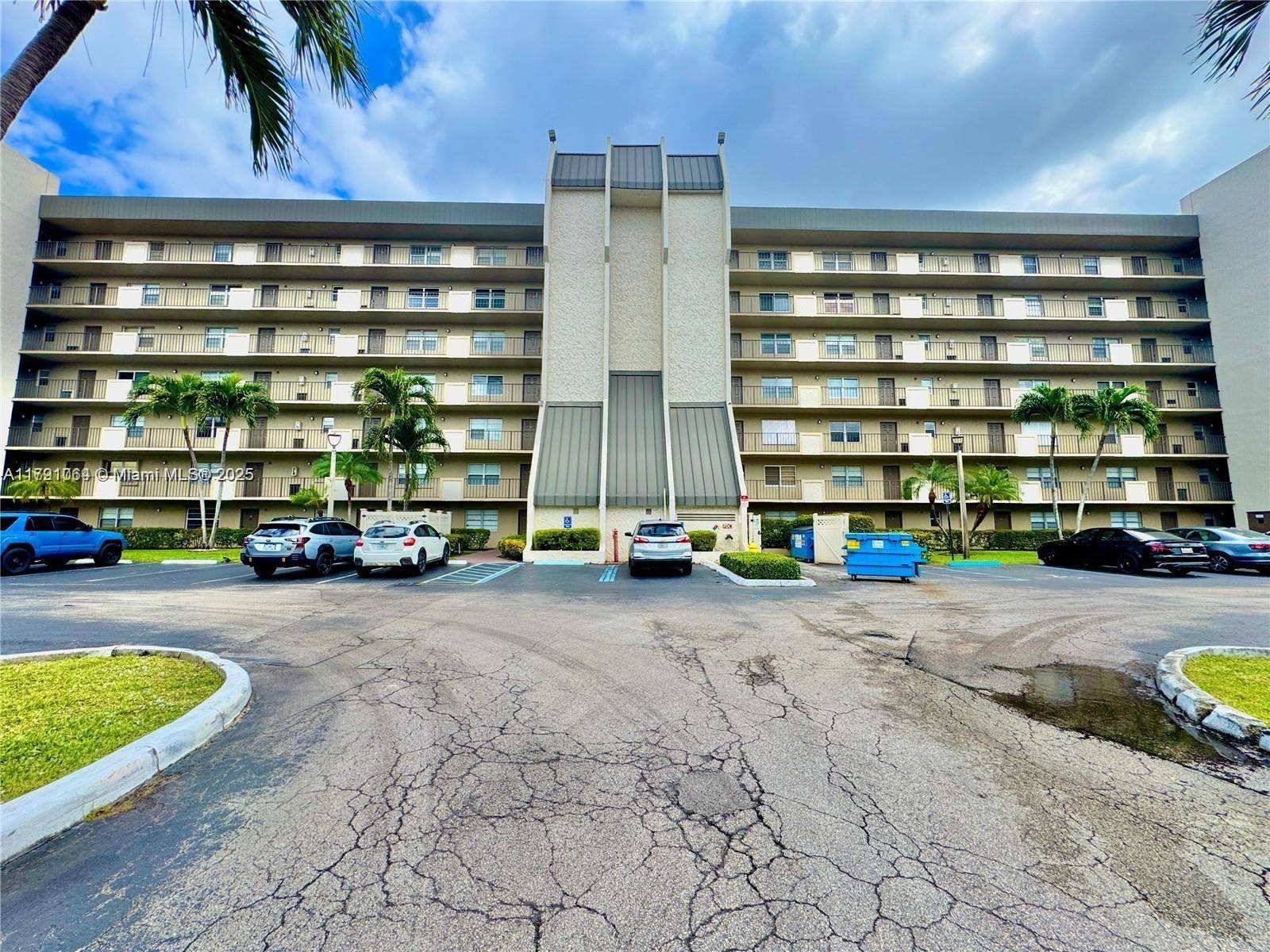 Davie, FL 33328,3150 W Rolling Hills Cir #307