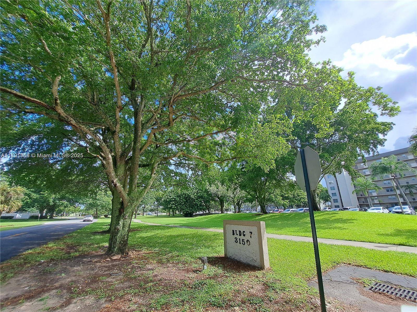 Davie, FL 33328,3150 W Rolling Hills Cir #307