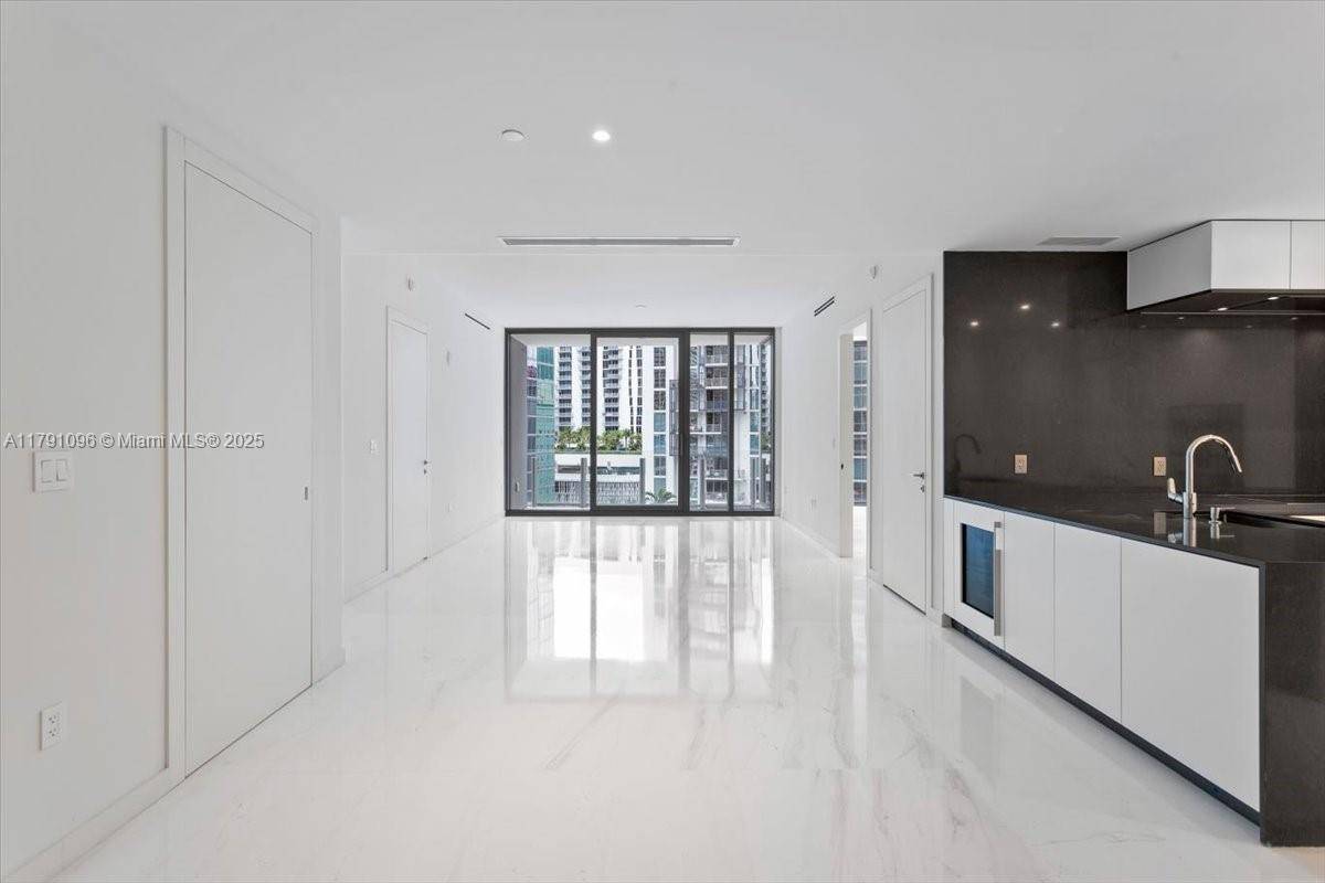Miami, FL 33131,300 Biscayne Blvd Way #2509