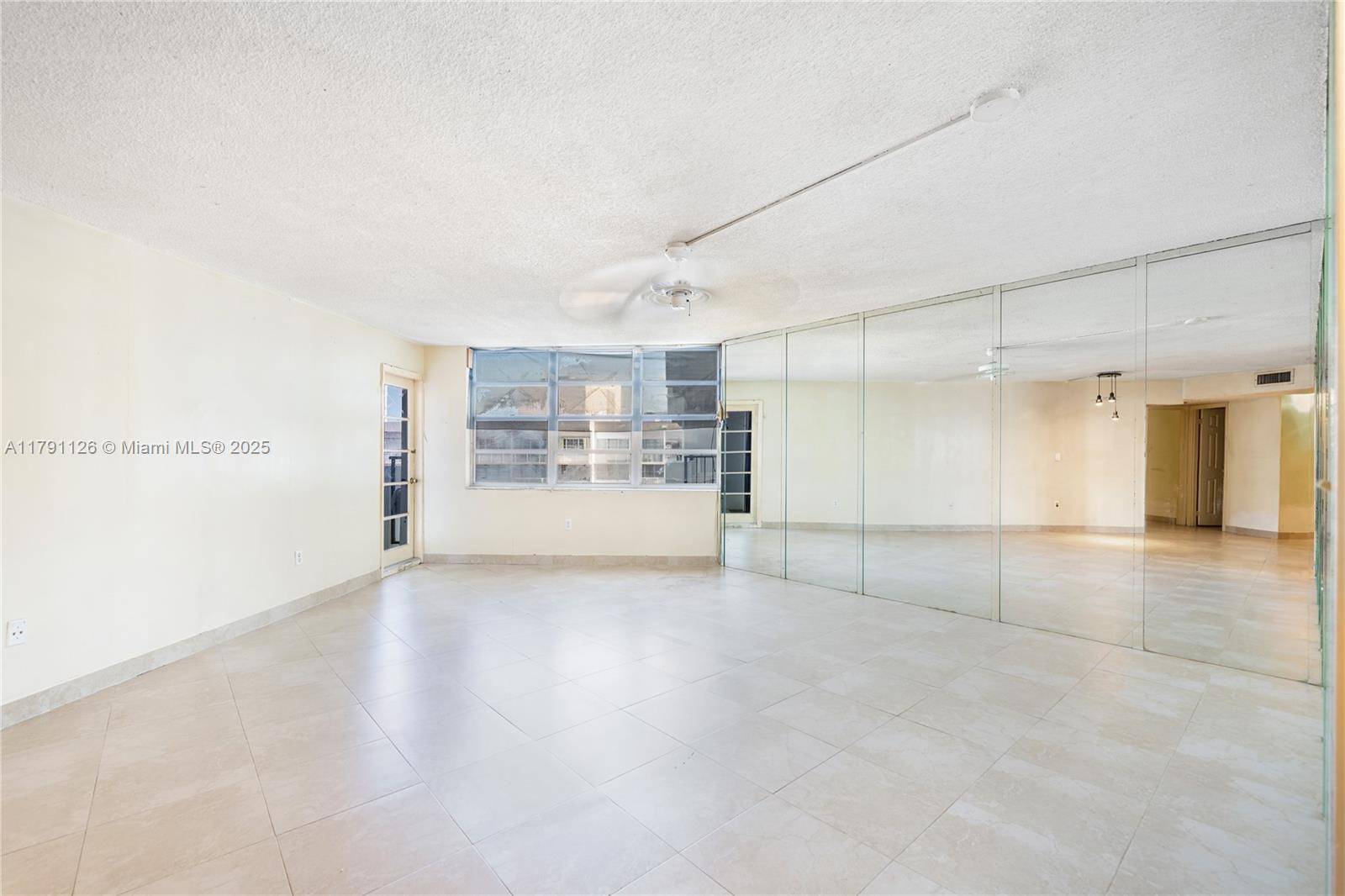 Aventura, FL 33160,2750 NE 183rd St #2012
