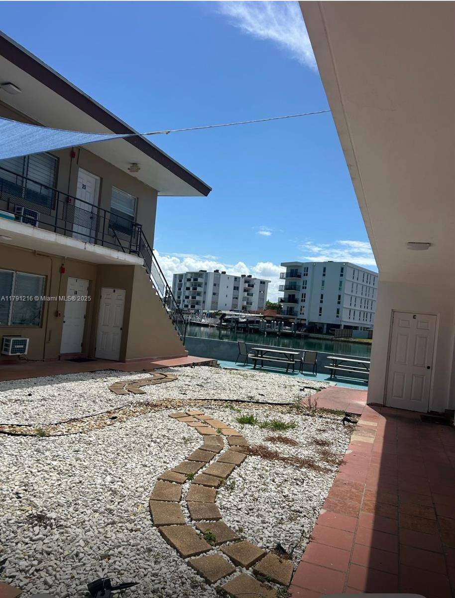Miami Beach, FL 33141,8210 Byron Ave #15