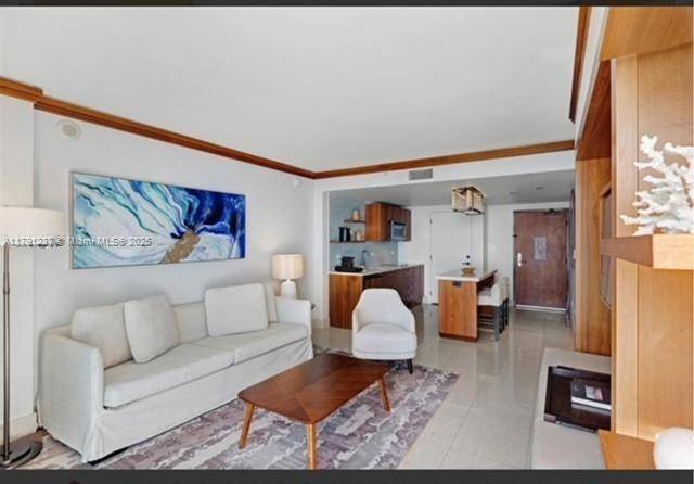 Miami Beach, FL 33141,6801 Collins Ave #320