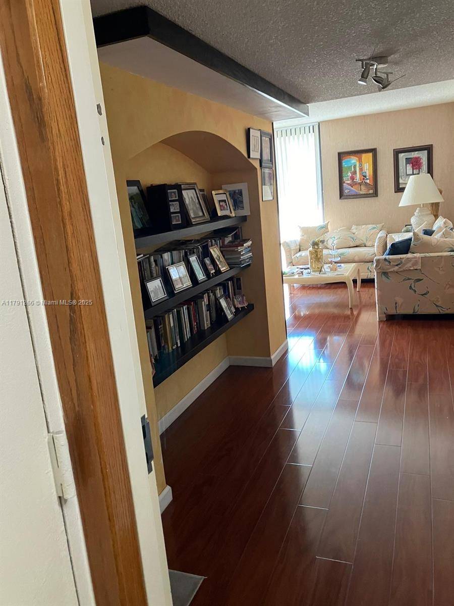 Aventura, FL 33160,18181 NE 31st Ct #506