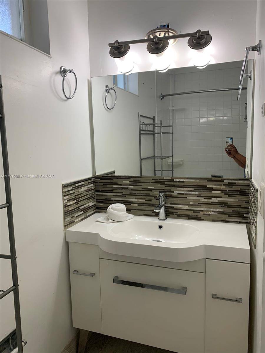 Coral Gables, FL 33146,664 Bird Rd #Rear