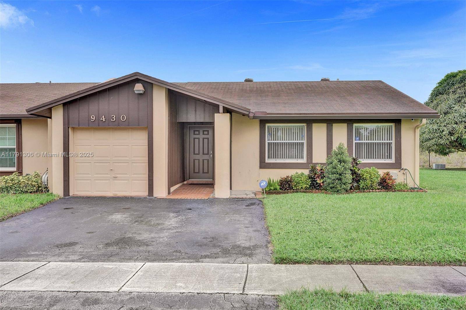 Miramar, FL 33025,9430 S Meadows Cir