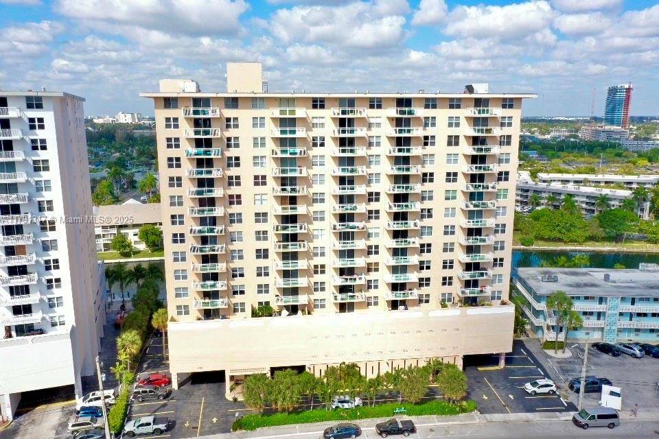 Hallandale Beach, FL 33009,437 Golden Isles Dr #14G