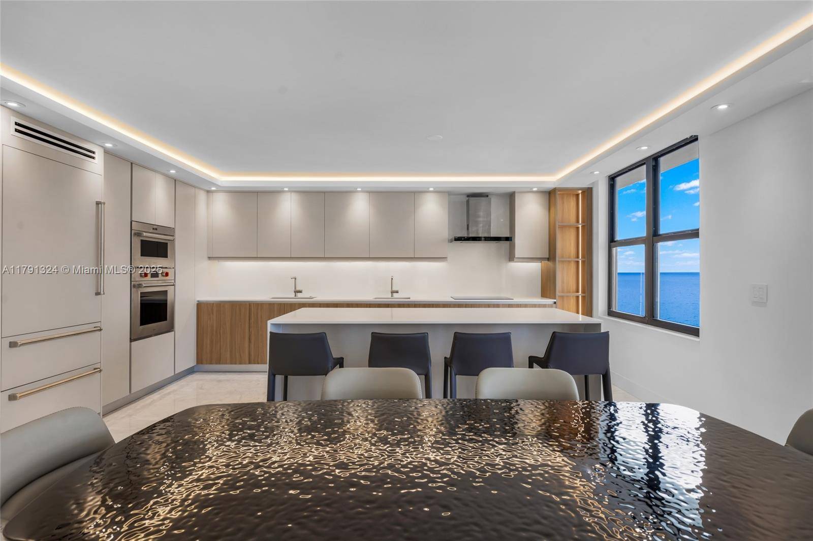 Bal Harbour, FL 33154,9801 Collins Ave #17R