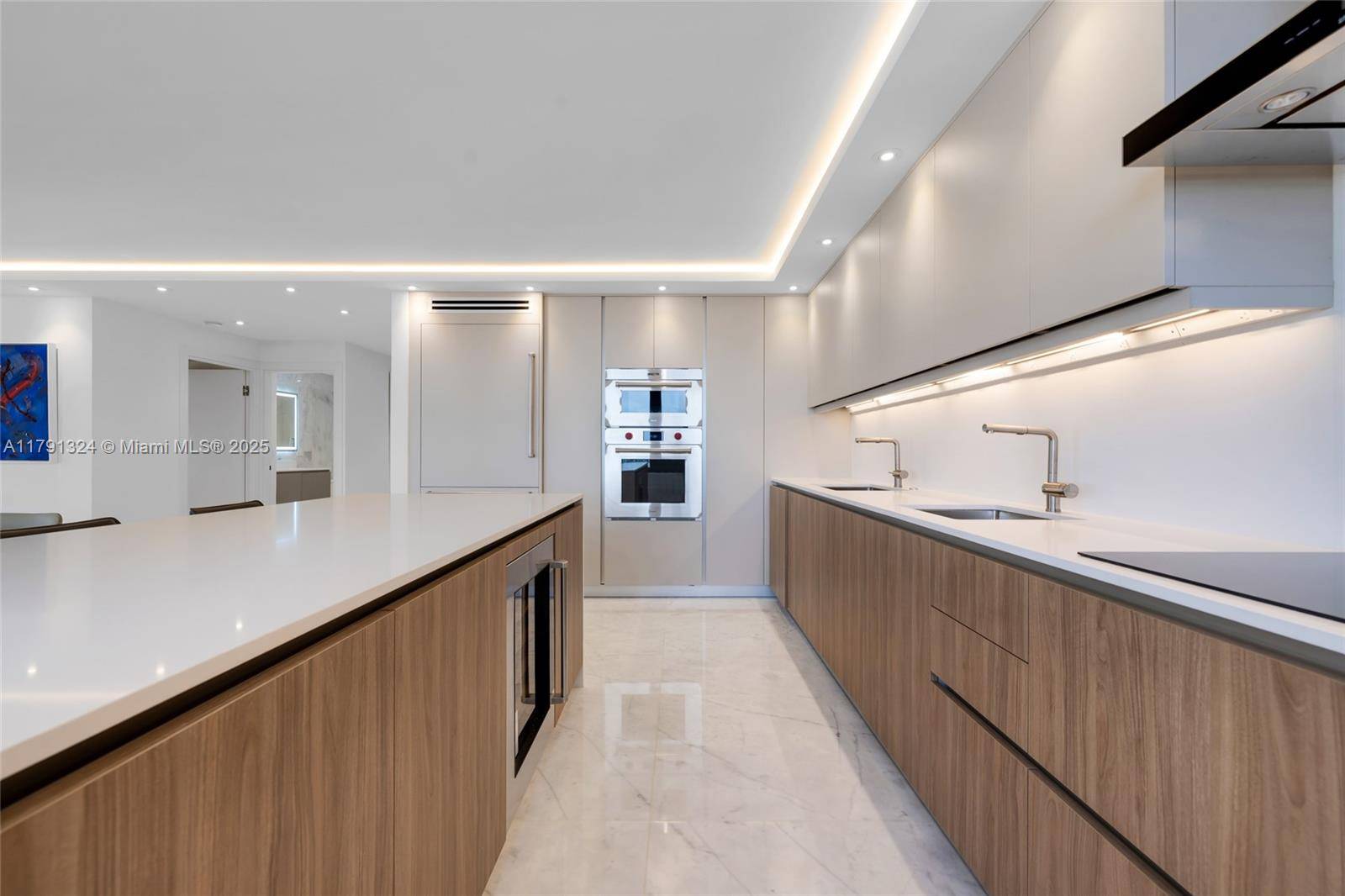 Bal Harbour, FL 33154,9801 Collins Ave #17R