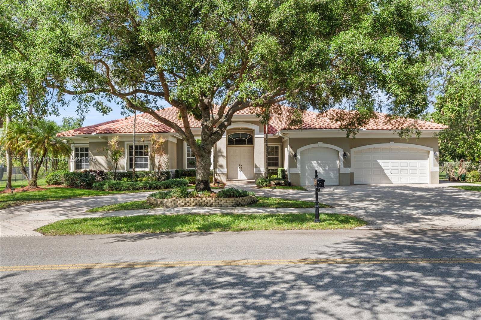 Davie, FL 33330,13003 SW 41st St