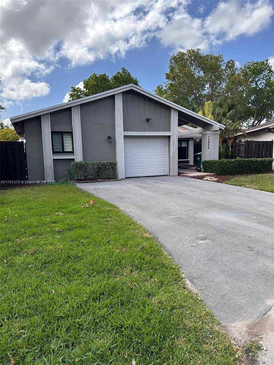 Miami, FL 33186,13686 SW 116th Ln