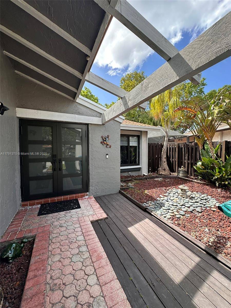 Miami, FL 33186,13686 SW 116th Ln