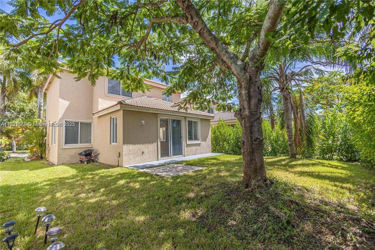 Weston, FL 33327,1028 Golden Cane Dr #1028