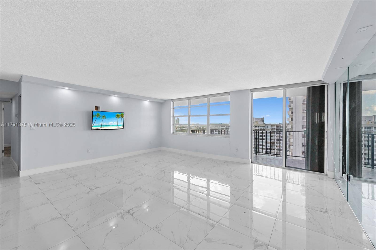 Aventura, FL 33160,2780 NE 183rd St #2106