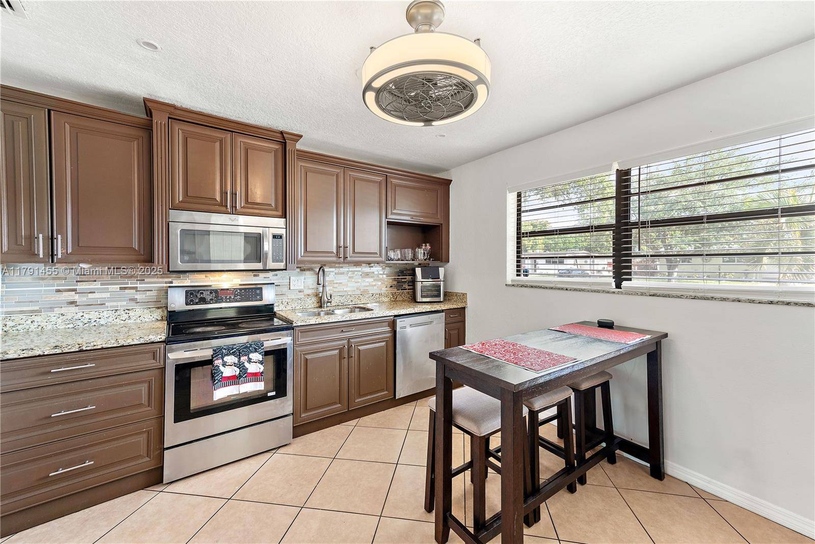 Plantation, FL 33313,6829 NW 13th St