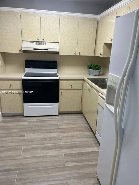 Hollywood, FL 33021,919 Hillcrest Dr #611